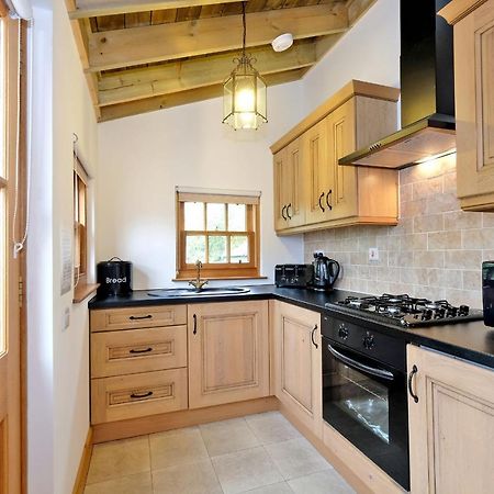 Entire Unique Tiny House - Moss Cabin Banff Exterior foto
