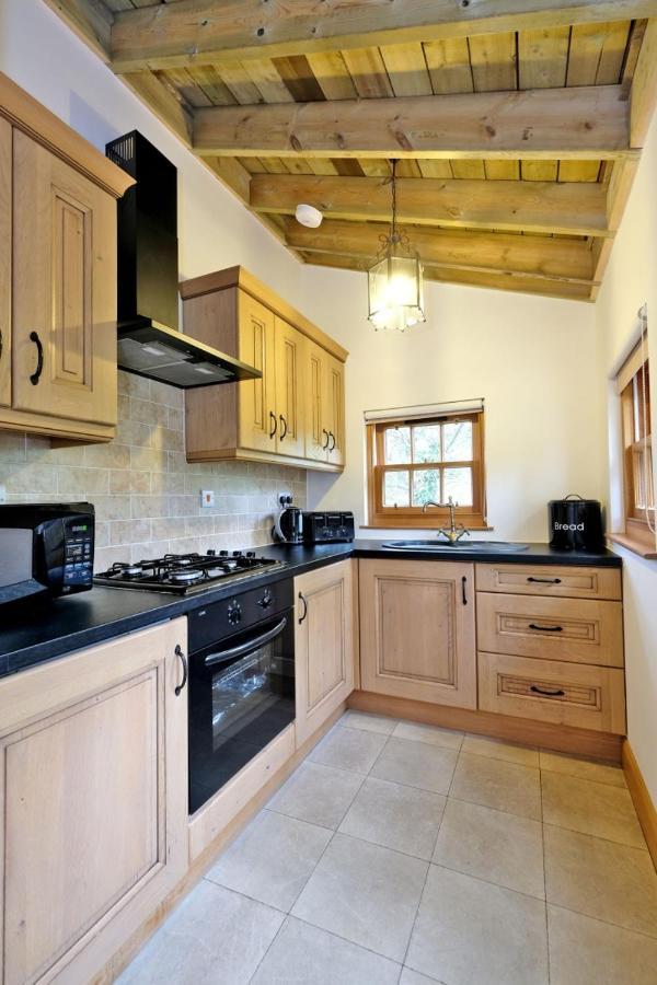 Entire Unique Tiny House - Moss Cabin Banff Exterior foto