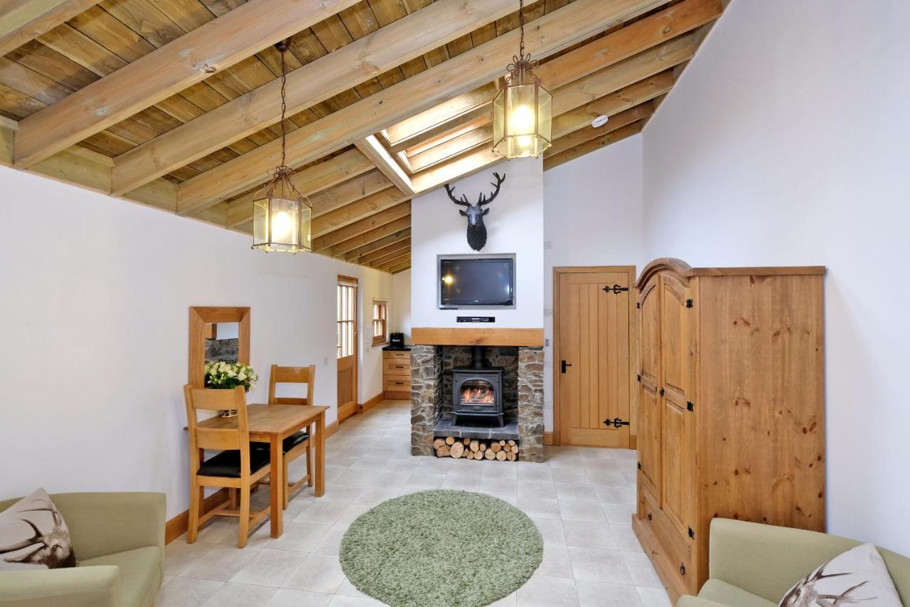 Entire Unique Tiny House - Moss Cabin Banff Exterior foto